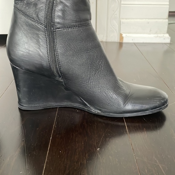 ALDO black leather wedged boot w/inside zip and upper cuff size 39 - Picture 5 of 9